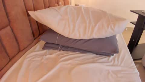 Snapshot of victoriaroyce1 chatting on 03.08.25 Victoria online show from 03.08.25