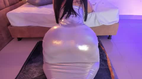 Snapshot of victoriaroyce1 chatting on 11.13.25 Victoria online show from 11.13.25