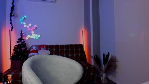 Snapshot of victorias_world chatting on 12.18.24 Viktoria online show from 12.18.24