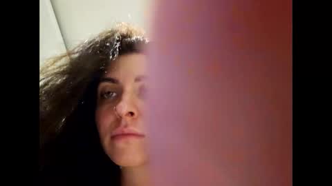 Snapshot of victorias_world chatting on 01.23.25 Viktoria online show from 01.23.25