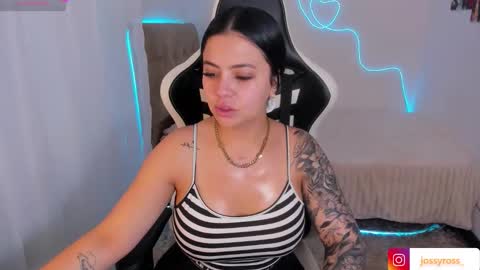 V  I C  T O R I A  online show from 11.10.25