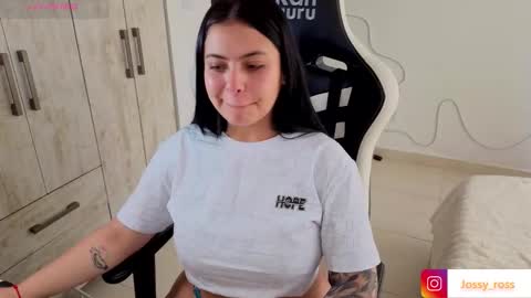 V  I C  T O R I A  online show from 03.25.26