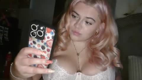 Snapshot of viennavisabelle chatting on 07.23.26 viennavisabelle online show from 07.23.26