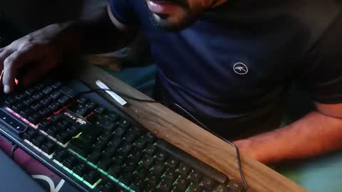 LatinoLuiggi online show from 07.10.26