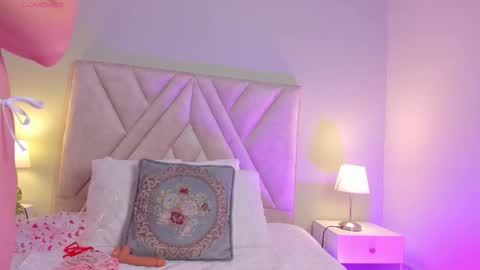 Snapshot of viictoria_becker chatting on 09.10.25 Victoria online show from 09.10.25