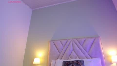 Snapshot of viictoria_becker chatting on 12.22.25 Victoria online show from 12.22.25