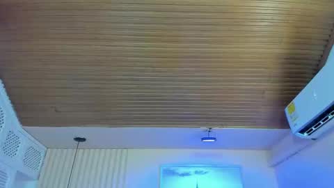 Viiolett online show from 10.02.25