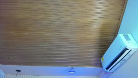 Viiolett online show from 10.12.25