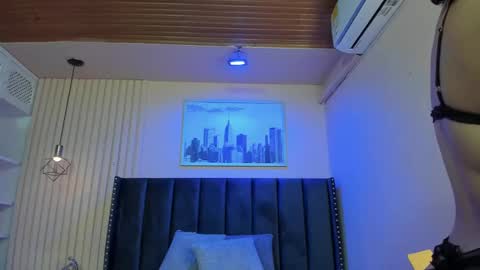 Viiolett online show from 10.17.25