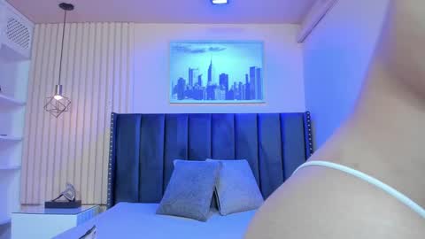 Viiolett online show from 10.21.25