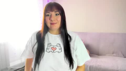 Snapshot of vik_and_love chatting on 04.27.26 Vika online show from 04.27.26