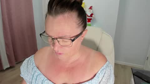 Ukrainian-woman online show from 12.04.24