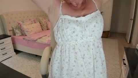 Snapshot of vika7333 chatting on 06.22.26 Ukrainian-woman online show from 06.22.26