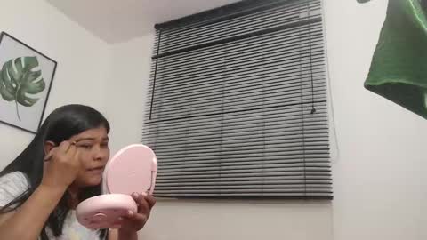 Snapshot of viki_mom chatting on 03.01.25 Viki Mom online show from 03.01.25