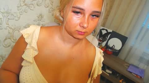 Snapshot of vikiwaitingforyou chatting on 10.09.25 Vitoria online show from 10.09.25