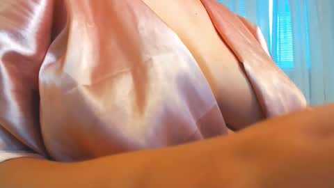 Snapshot of vikiwaitingforyou chatting on 11.07.25 Vitoria online show from 11.07.25