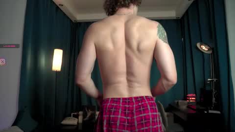 Snapshot of viktor_secret chatting on 10.18.25 fansly VITEKsecret online show from 10.18.25