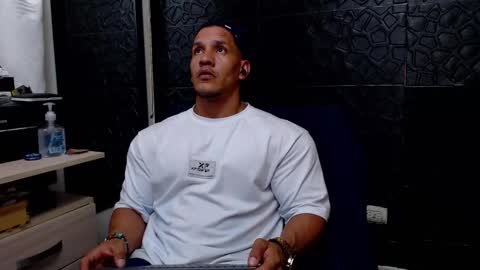 Viktor Herrera online show from 02.18.25