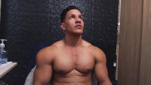 Viktor Herrera online show from 11.03.25