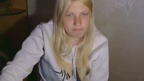 Snapshot of viktoria20502 chatting on 10.03.25 viktoria20502 online show from 10.03.25