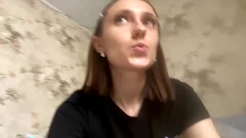 Snapshot of viktoria9898 chatting on 10.30.25 Sweett online show from 10.30.25