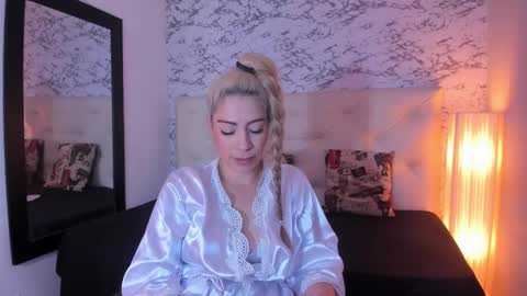 Snapshot of viktoria_davis_ chatting on 01.14.25 Viktoria online show from 01.14.25