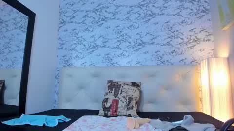 Snapshot of viktoria_davis_ chatting on 01.19.25 Viktoria online show from 01.19.25