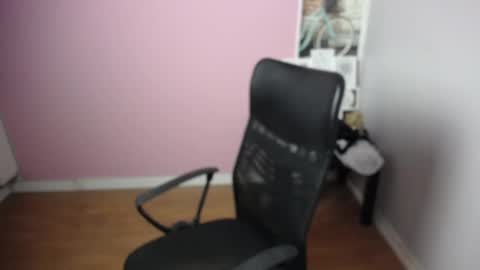 Snapshot of viktoria_lovely chatting on 12.17.24 viktoria_lovely online show from 12.17.24