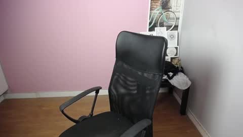 Snapshot of viktoria_lovely chatting on 12.17.24 viktoria_lovely online show from 12.17.24