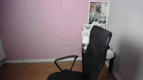 Snapshot of viktoria_lovely chatting on 12.23.24 viktoria_lovely online show from 12.23.24