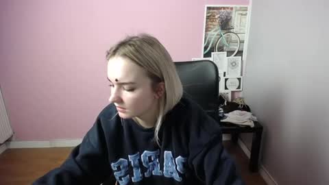 Snapshot of viktoria_lovely chatting on 01.02.25 viktoria_lovely online show from 01.02.25