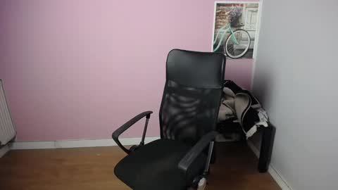 Snapshot of viktoria_lovely chatting on 02.14.25 viktoria_lovely online show from 02.14.25