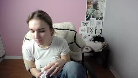 Snapshot of viktoria_lovely chatting on 02.18.25 viktoria_lovely online show from 02.18.25