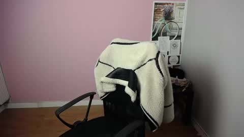 Snapshot of viktoria_lovely chatting on 02.20.25 viktoria_lovely online show from 02.20.25