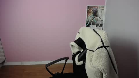 Snapshot of viktoria_lovely chatting on 03.04.25 viktoria_lovely online show from 03.04.25