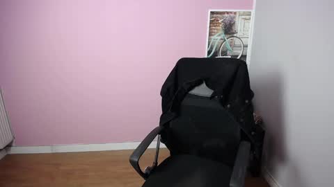 Snapshot of viktoria_lovely chatting on 03.11.25 viktoria_lovely online show from 03.11.25