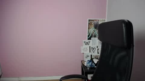 Snapshot of viktoria_lovely chatting on 09.19.25 viktoria_lovely online show from 09.19.25