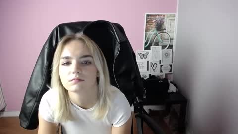 Snapshot of viktoria_lovely chatting on 10.10.25 viktoria_lovely online show from 10.10.25