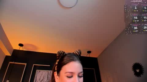 Victoria online show from 10.15.25