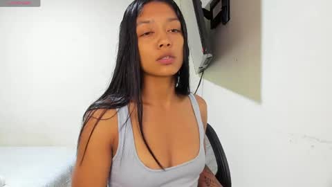Snapshot of vinaly_y chatting on 04.29.26 Vinaly online show from 04.29.26