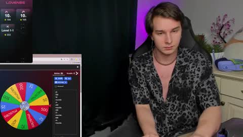 Snapshot of vincent__strong chatting on 10.24.25 Vincent Strong online show from 10.24.25