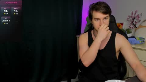 Snapshot of vincent__strong chatting on 11.01.25 Vincent Strong online show from 11.01.25