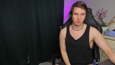 Snapshot of vincent__strong chatting on 11.05.25 Vincent Strong online show from 11.05.25