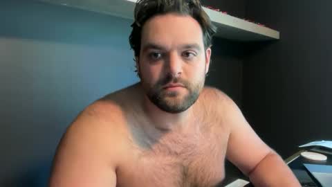 Snapshot of vinfaro27 chatting on 09.26.25 Vinfaro27 online show from 09.26.25