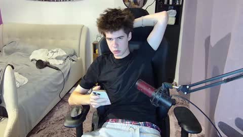 Snapshot of vinnie_06 chatting on 09.11.25 vinnie online show from 09.11.25