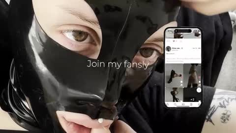 Snapshot of vinylstore chatting on 01.18.26 Diva Silvia online show from 01.18.26