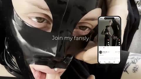 Snapshot of vinylstore chatting on 02.18.26 Diva Silvia online show from 02.18.26