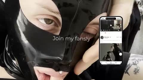 Snapshot of vinylstore chatting on 02.20.26 Diva Silvia online show from 02.20.26