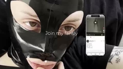 Snapshot of vinylstore chatting on 02.22.26 Diva Silvia online show from 02.22.26