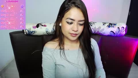 Snapshot of vio_let_ chatting on 02.18.25 Daniela online show from 02.18.25